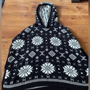 Old Navy Black & White nordic hooded knit poncho in size M